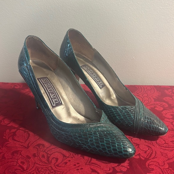 Novae Green ‘Snake Skin’ Pumps - Picture 1 of 7